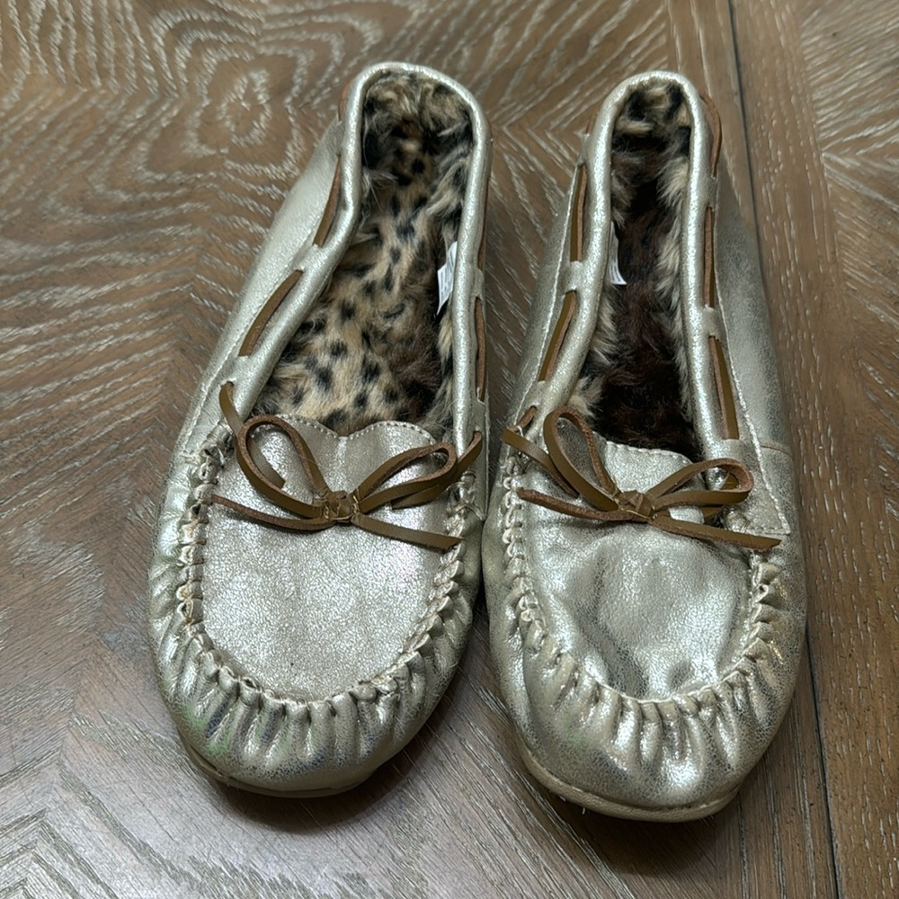 Moccasin Shoes lined with cheetah print fur, 9-10